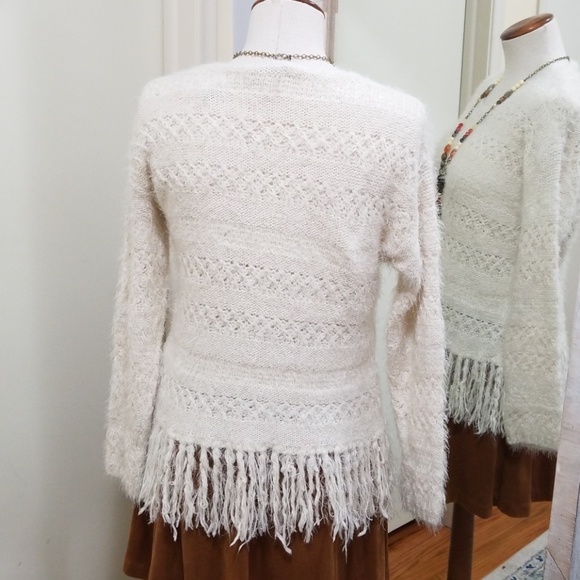 Renee C Ivory Fuzzy Knit Fringe Hem Sweater S - Picture 7 of 8